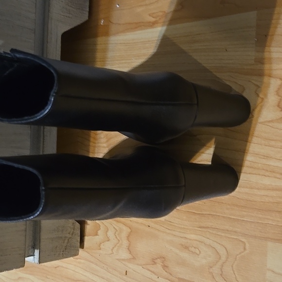 Lulu's mid calf black boots - Picture 2 of 3